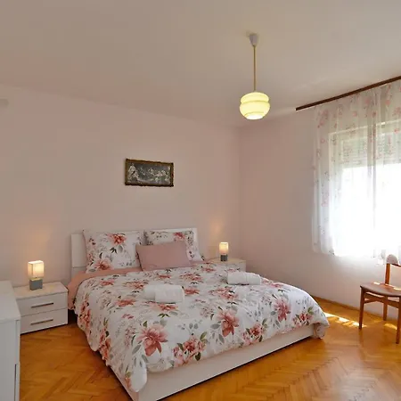 2280 * Pula
